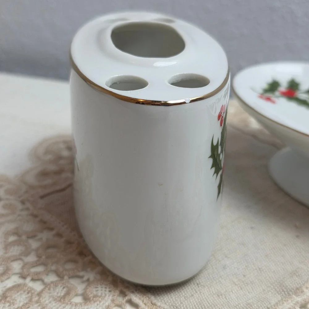 Vintage Christmas Holly Berry Ceramic Toothbrush Holder & Soap Dish Gold Trim